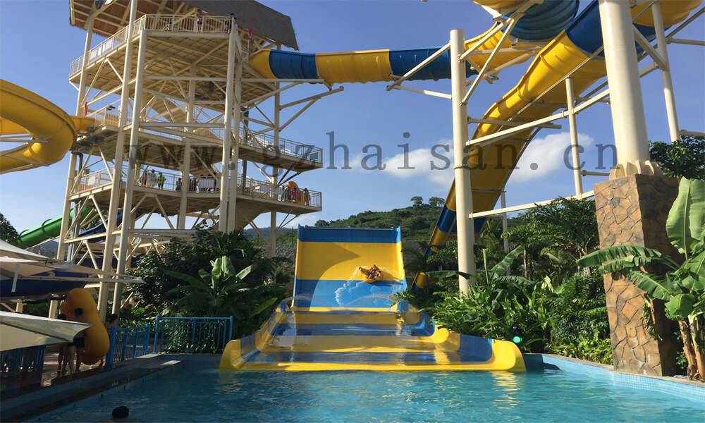 水上漂流设备的价格是否与设备规模有关？