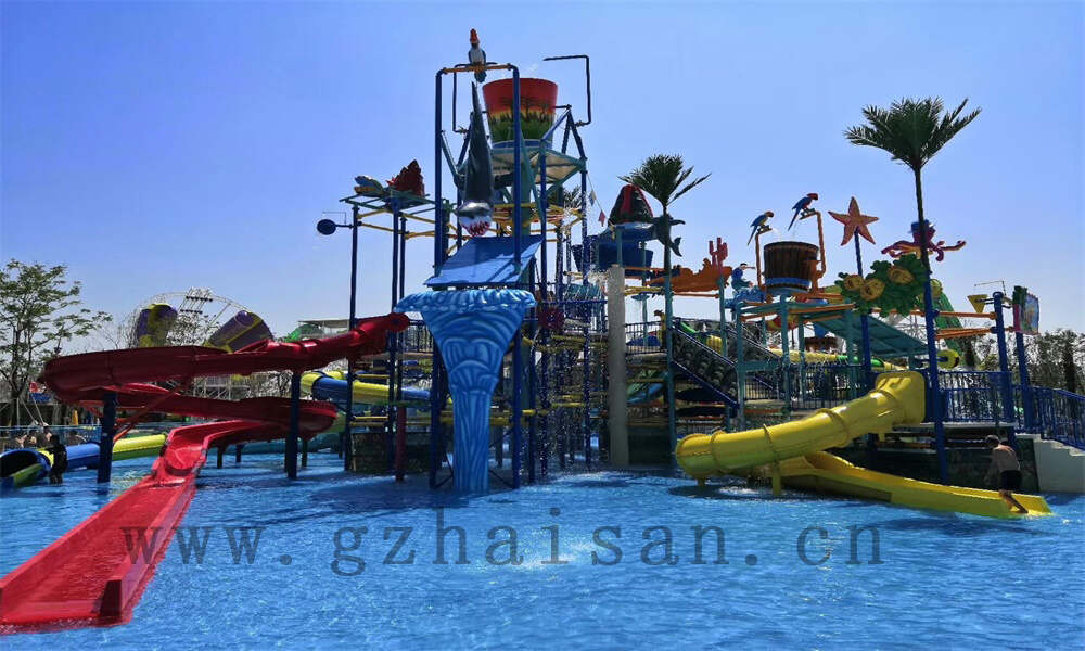 水上滑梯游玩