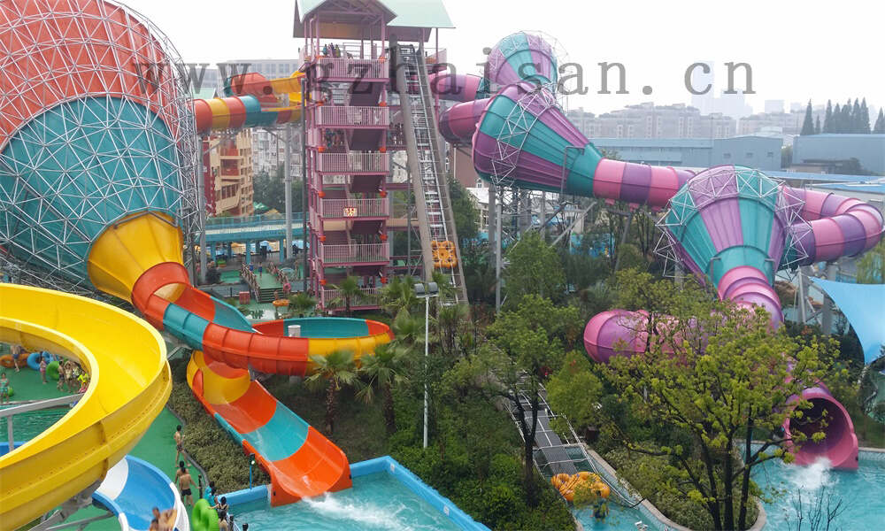 水上儿童组合滑梯，欢乐畅玩无限