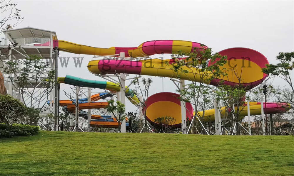 水上乐园设备：双人和四人冲天回旋滑梯设施介绍