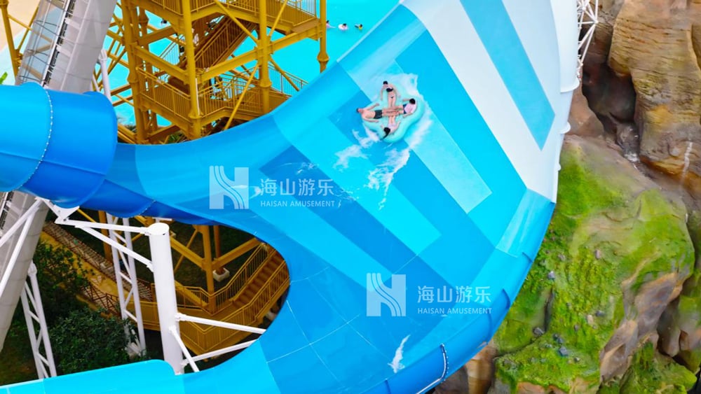 双重风暴，极致竞速——星际盘旋+巨浪翻滚组合引爆水乐园刺激体验