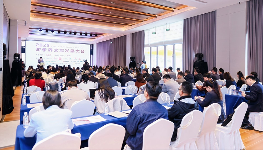 科技铸就非凡体验，专业成就行业标杆——壹号娱乐-com游乐荣膺2025金冠奖“杰出水滑道设备奖”