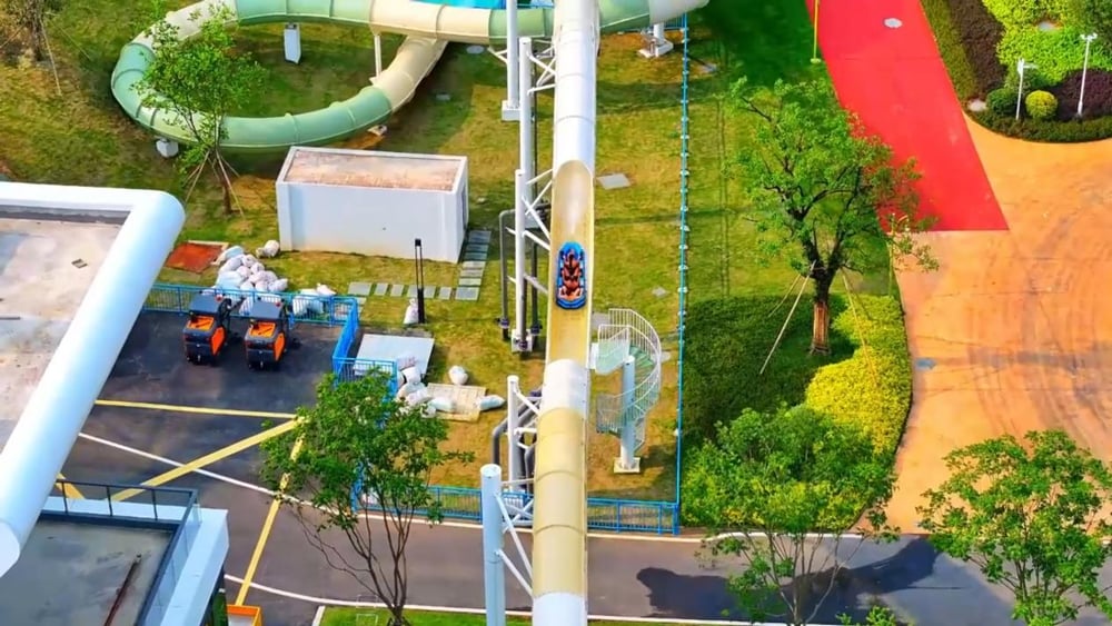 激流过山车｜当速度拥抱水花，掀起水上狂欢盛宴