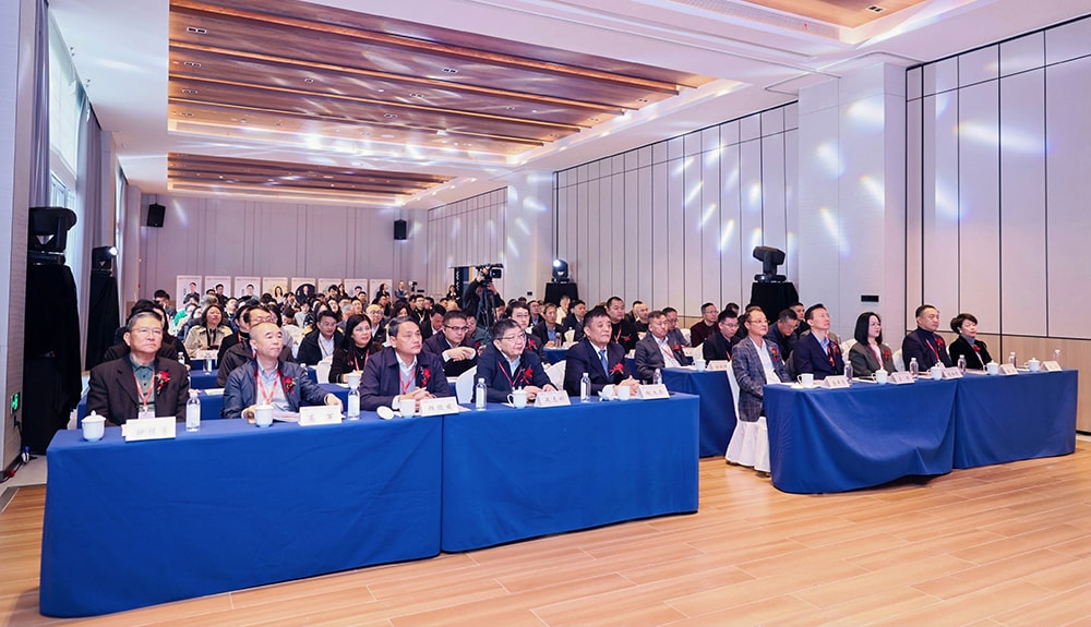 科技铸就非凡体验，专业成就行业标杆——壹号娱乐-com游乐荣膺2025金冠奖“杰出水滑道设备奖”