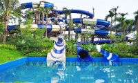 新型水滑梯：畅享刺激与清凉的夏日体验